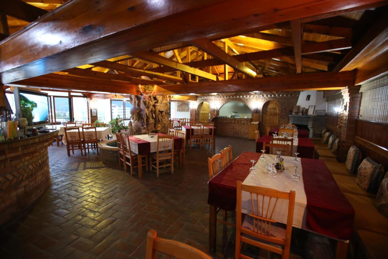 Hotel Pasarela Berat Exterior photo