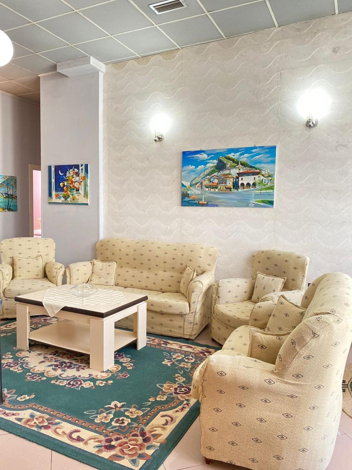Hotel Pasarela Berat Exterior photo
