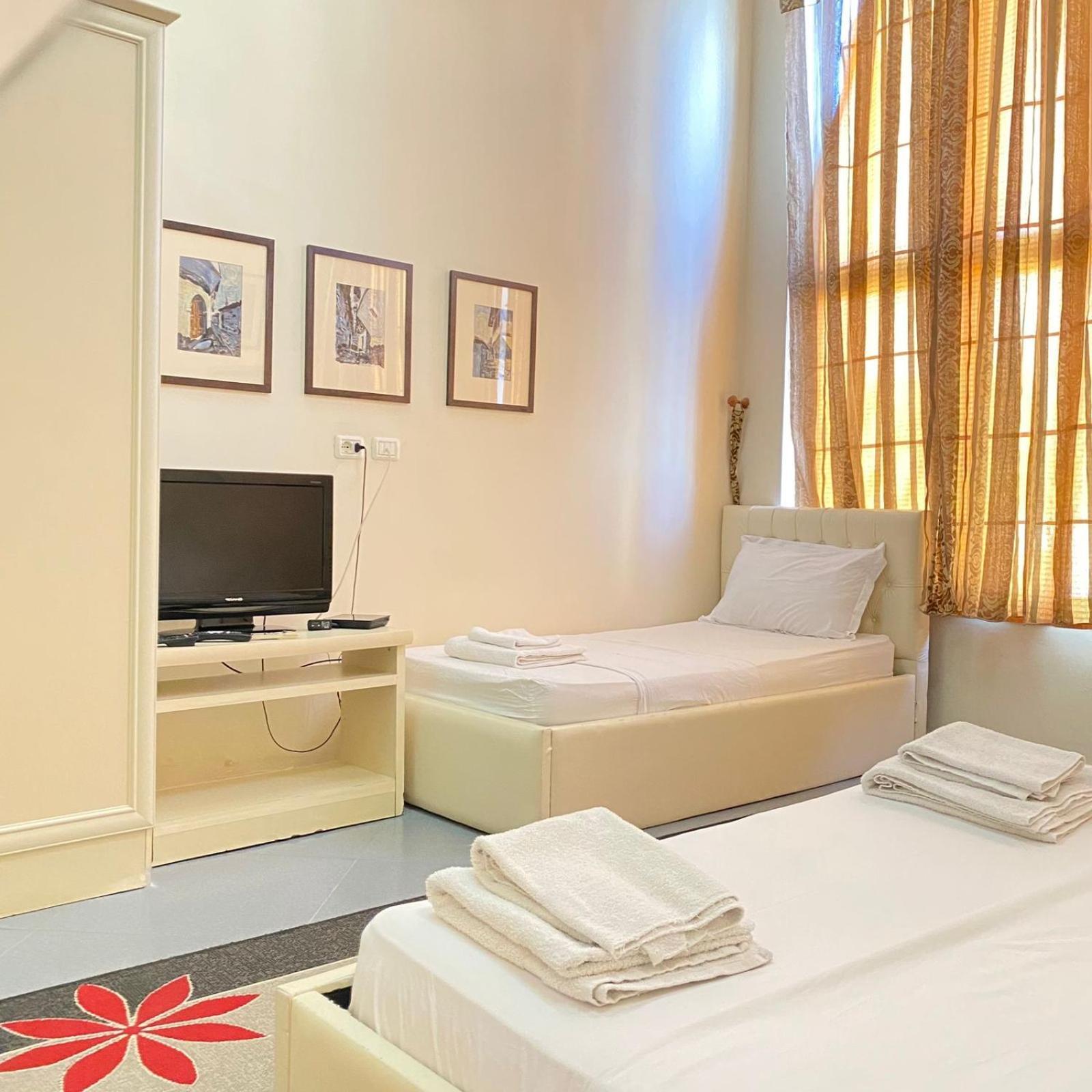 Hotel Pasarela Berat Exterior photo