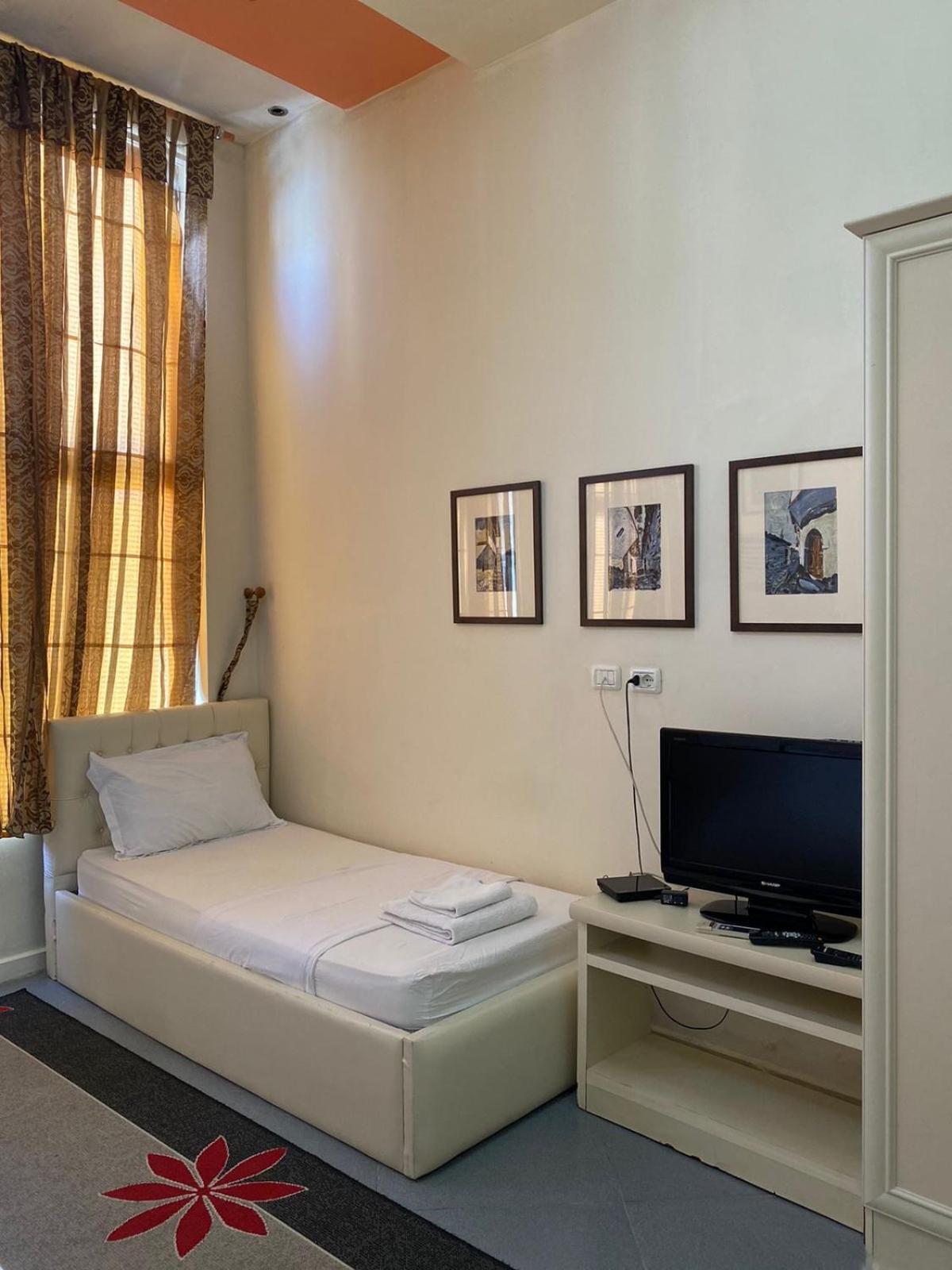 Hotel Pasarela Berat Exterior photo